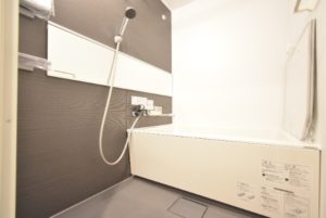 ロイヤルクリスタル東本浦　浴室